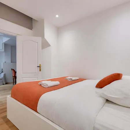 Apartment Bright & Spacious In 15th Paris