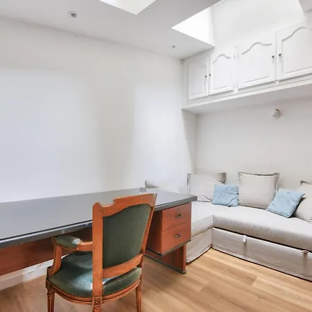Apartment Bright & Spacious In 15th *