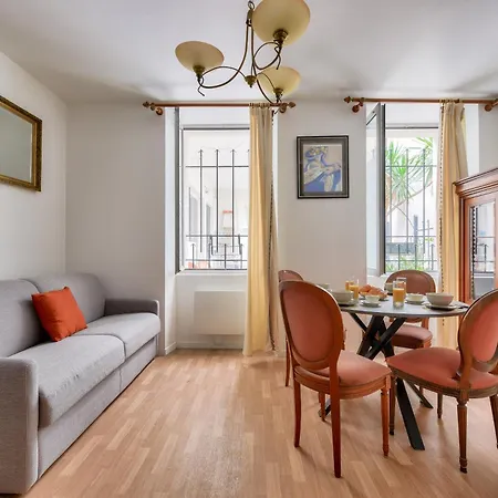 Bright & Spacious In 15th Apartment
