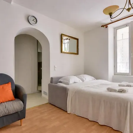 Apartment Bright & Spacious In 15th