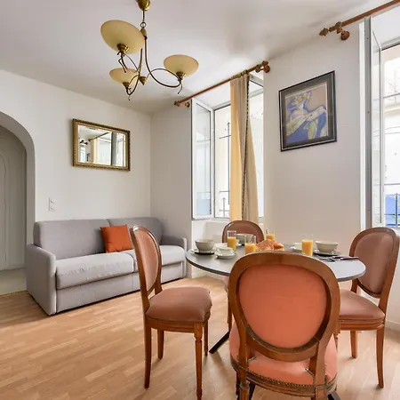 Bright & Spacious In 15th Apartment *