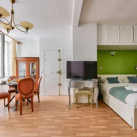Bright & Spacious In 15th Paris