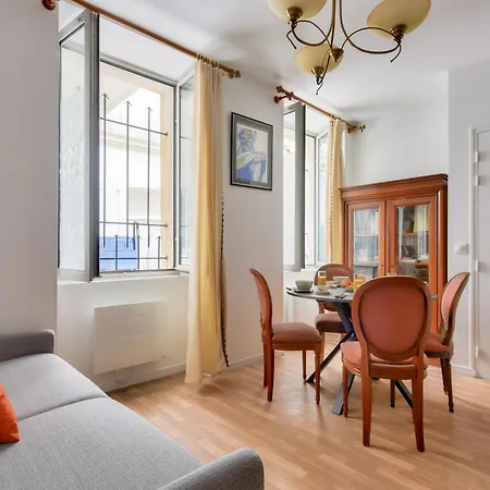 Bright & Spacious In 15th Paris