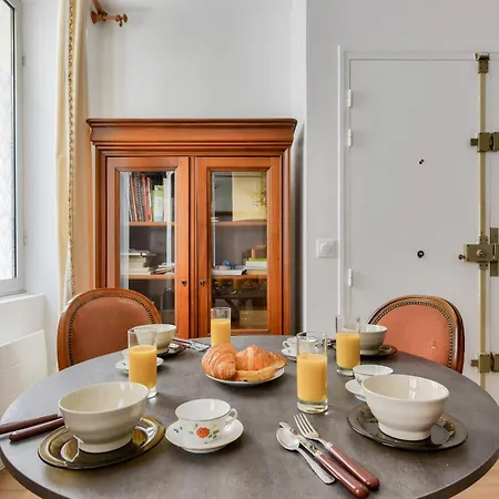 Apartment Bright & Spacious In 15th *