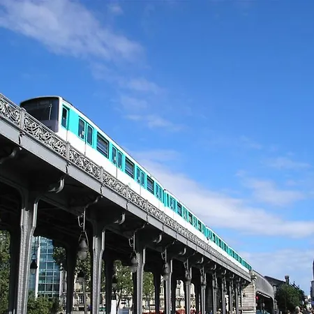 Bright & Spacious In 15th * Paris